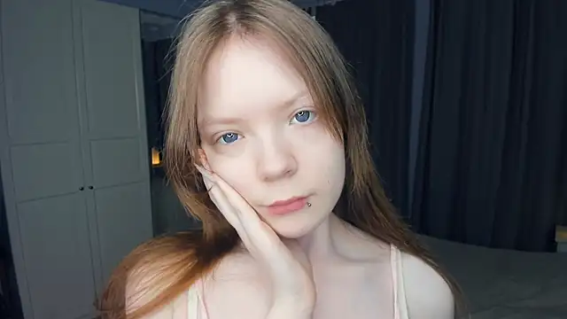 LavenderMitten online show from April 2026 05:47:01 AM