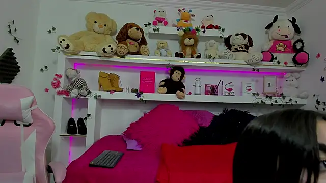 Snapshot of Mayli_rose chatting on February 2026 07:35:02 PM Mayli rose online show from February 2026 07:35:02 PM