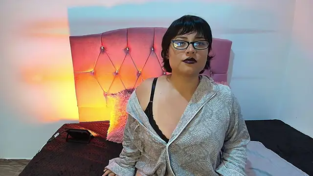 Snapshot of Angelic_17 chatting on February 2026 12:43:01 AM Angelic 17 online show from February 2026 12:43:01 AM