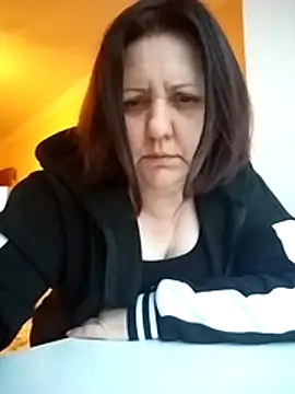 LockyCharm111 online show from February 2026 03:45:02 PM