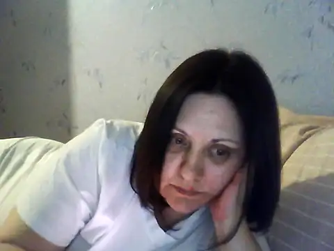 LockyCharm111 online show from April 2026 07:53:01 PM