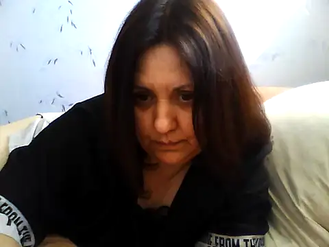 LockyCharm111 online show from April 2026 03:07:01 PM