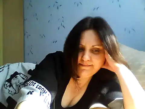 LockyCharm111 online show from April 2026 10:28:02 AM