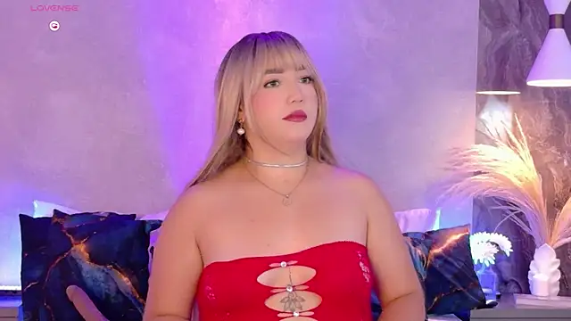 Snapshot of Hannah-Prada chatting on April 2026 11:34:01 AM Hannah-Prada online show from April 2026 11:34:01 AM