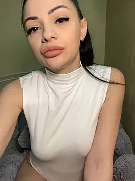 Snapshot of Layana_Ro chatting on February 2026 05:53:02 PM Layana Ro online show from February 2026 05:53:02 PM