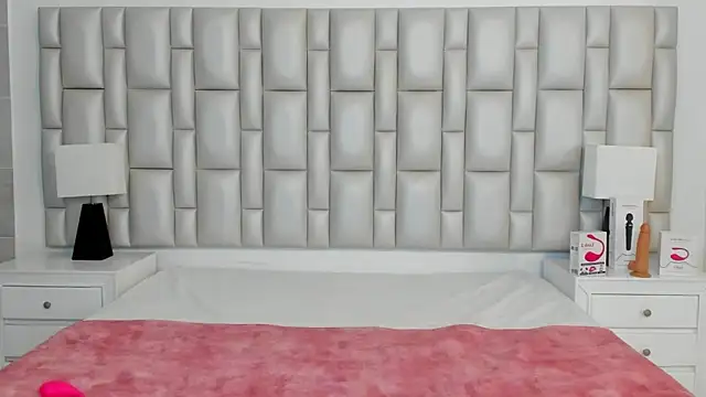 paola katy dicks online show from March 2025 08:00:02 PM