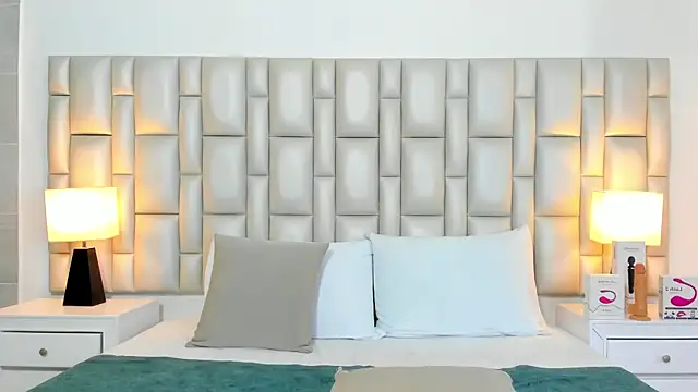 paola katy dicks online show from January 2026 07:41:02 PM