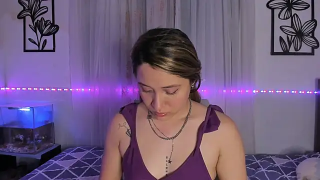 Snapshot of LeiahBlonde_ chatting on March 2026 05:36:01 AM LeiahBlonde online show from March 2026 05:36:01 AM