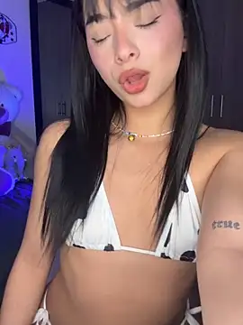 LARIISSAEVANS online show from April 2026 10:22:01 PM