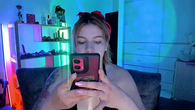 alessia dolce online show from February 2026 09:04:02 PM