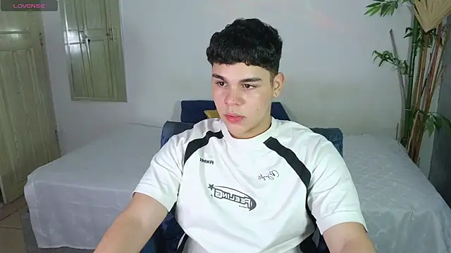 eithan jonnes online show from February 2026 10:32:01 PM