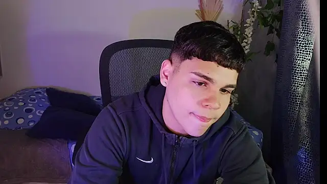 eithan jonnes online show from April 2026 09:11:02 PM