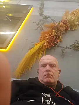 Snapshot of sk8brd_snwbrd_no_snitch chatting on February 2026 12:57:02 PM sk8brd snwbrd no snitch online show from February 2026 12:57:02 PM