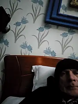 Snapshot of sk8brd_snwbrd_no_snitch chatting on February 2026 10:44:02 PM sk8brd snwbrd no snitch online show from February 2026 10:44:02 PM