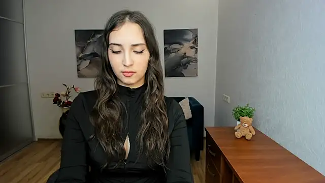 Effy Royse online show from May 2026 05:37:01 PM