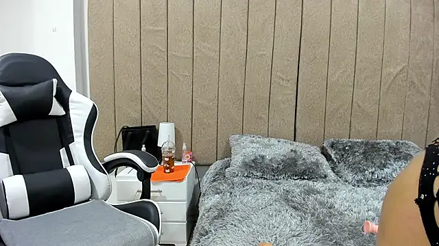 valery slim18 online show from February 2026 11:58:01 PM