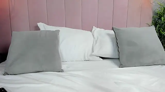 Snapshot of MartinaGrace chatting on February 2026 11:59:01 PM MartinaGrace online show from February 2026 11:59:01 PM