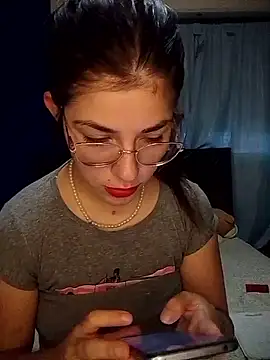 Snapshot of Luna33- chatting on March 2026 10:17:01 PM Luna33- online show from March 2026 10:17:01 PM