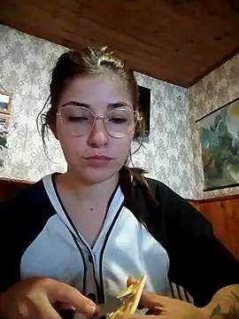 Luna33- online show from March 2026 02:30:01 PM