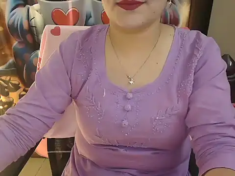 Snapshot of _chitranshi chatting on April 2026 06:17:01 AM chitranshi online show from April 2026 06:17:01 AM