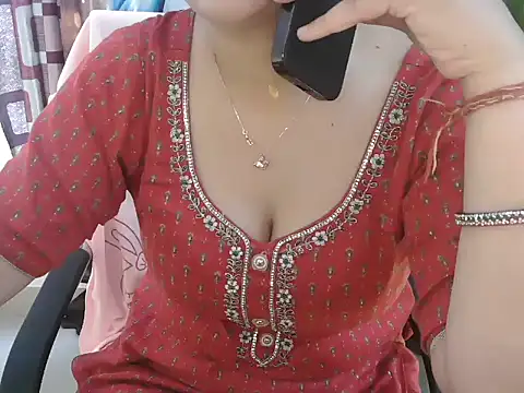 Snapshot of _chitranshi chatting on May 2026 07:00:01 AM chitranshi online show from May 2026 07:00:01 AM