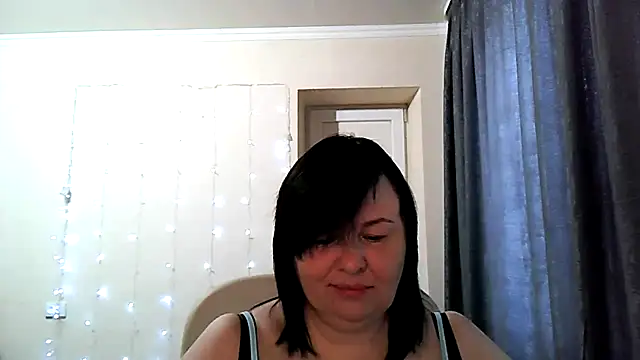 Snapshot of EmilliXXX chatting on February 2026 08:04:02 AM EmilliXXX online show from February 2026 08:04:02 AM