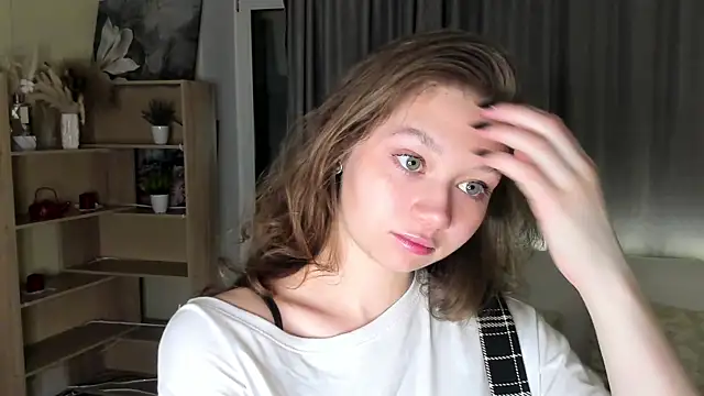 Snapshot of HolliBillig chatting on April 2026 07:09:02 PM HolliBillig online show from April 2026 07:09:02 PM