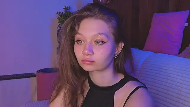 Snapshot of HolliBillig chatting on March 2026 07:07:02 PM HolliBillig online show from March 2026 07:07:02 PM