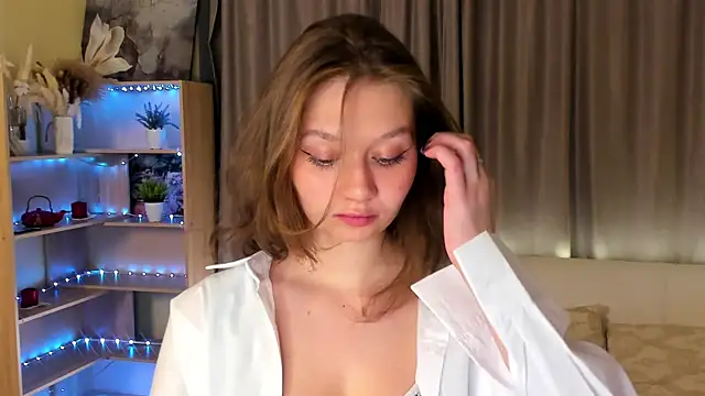 Snapshot of HolliBillig chatting on April 2026 07:19:01 PM HolliBillig online show from April 2026 07:19:01 PM