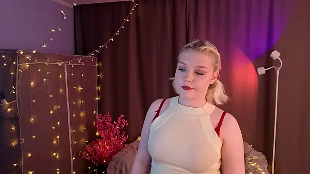 Snapshot of TobiteAnnie chatting on February 2026 03:44:01 PM TobiteAnnie online show from February 2026 03:44:01 PM