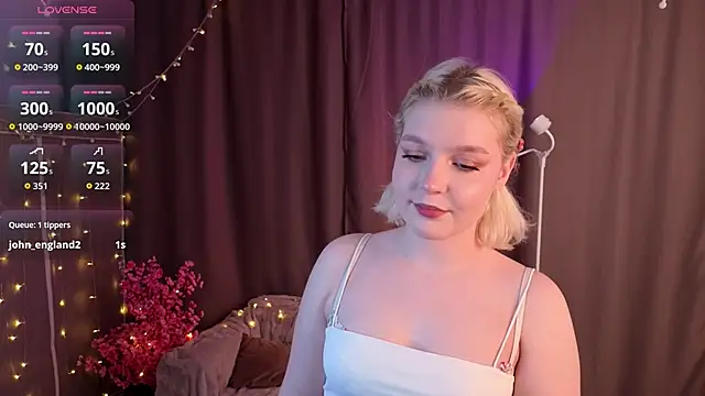 Snapshot of TobiteAnnie chatting on March 2026 03:45:01 PM TobiteAnnie online show from March 2026 03:45:01 PM