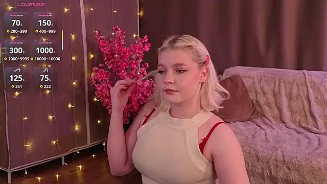 Snapshot of TobiteAnnie chatting on February 2026 04:29:02 PM TobiteAnnie online show from February 2026 04:29:02 PM