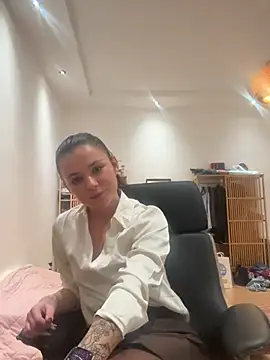 alwayshornyvivi online show from February 2026 05:04:01 PM