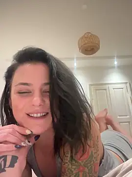 alwayshornyvivi online show from February 2026 09:01:01 PM