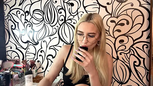 Kat Catherine online show from February 2026 11:10:02 AM