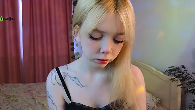 Snapshot of Rochelle_kitty chatting on February 2026 12:38:02 PM Rochelle kitty online show from February 2026 12:38:02 PM