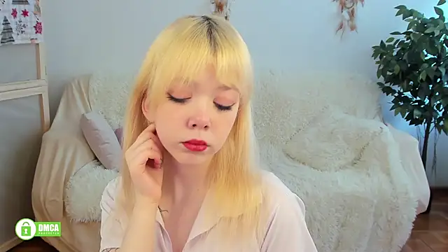 Rochelle kitty online show from April 2026 01:04:02 PM