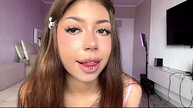 Snapshot of You_Club_Winx chatting on June 2026 08:20:01 AM You Club Winx online show from June 2026 08:20:01 AM