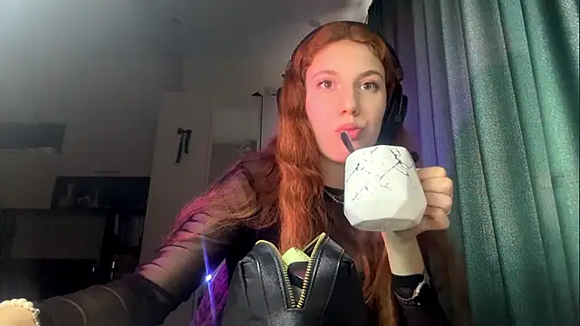 Snapshot of AliceCarrol chatting on February 2026 02:16:02 PM AliceCarrol online show from February 2026 02:16:02 PM