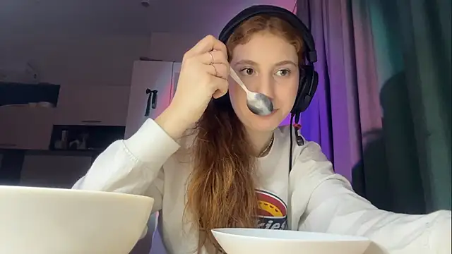 Snapshot of AliceCarrol chatting on February 2026 08:30:02 PM AliceCarrol online show from February 2026 08:30:02 PM