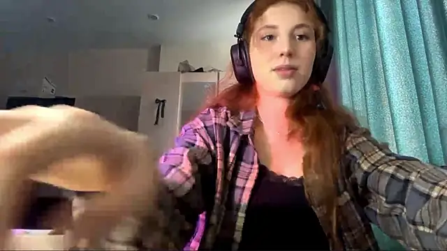 Snapshot of AliceCarrol chatting on February 2026 11:56:02 AM AliceCarrol online show from February 2026 11:56:02 AM