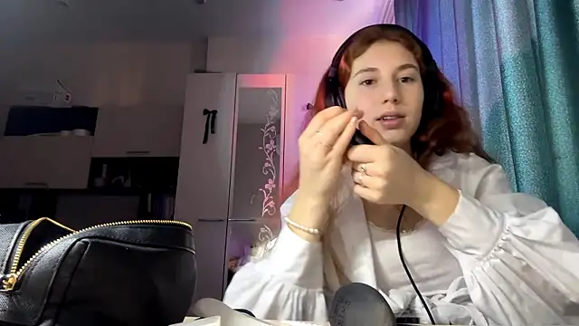 Snapshot of AliceCarrol chatting on March 2026 02:39:01 PM AliceCarrol online show from March 2026 02:39:01 PM