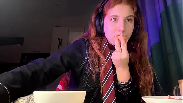 Snapshot of AliceCarrol chatting on February 2026 02:28:02 PM AliceCarrol online show from February 2026 02:28:02 PM