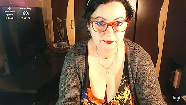 Snapshot of exiMIlf chatting on February 2026 05:13:02 PM exiMIlf online show from February 2026 05:13:02 PM