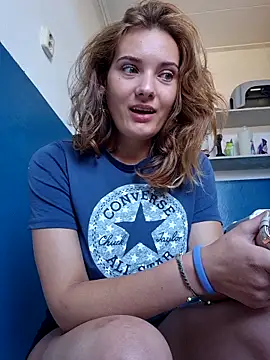 sweetsophie69 online show from April 2026 01:07:01 PM