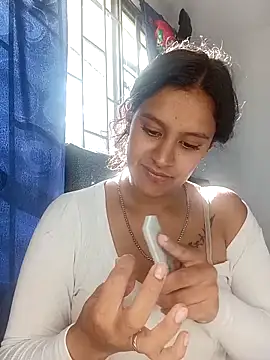 luna E online show from February 2026 08:08:02 PM