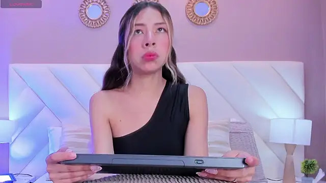 Snapshot of ValeryGomezz chatting on April 2026 01:53:02 PM ValeryGomezz online show from April 2026 01:53:02 PM