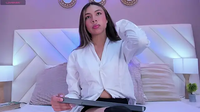 Snapshot of ValeryGomezz chatting on April 2026 03:13:02 PM ValeryGomezz online show from April 2026 03:13:02 PM
