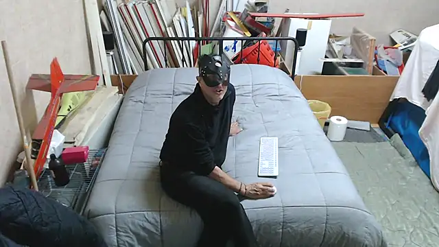 Snapshot of CpLauraMauro chatting on April 2026 12:01:02 PM CpLauraMauro online show from April 2026 12:01:02 PM