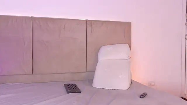 AlexLamunequita online show from April 2026 11:01:01 AM